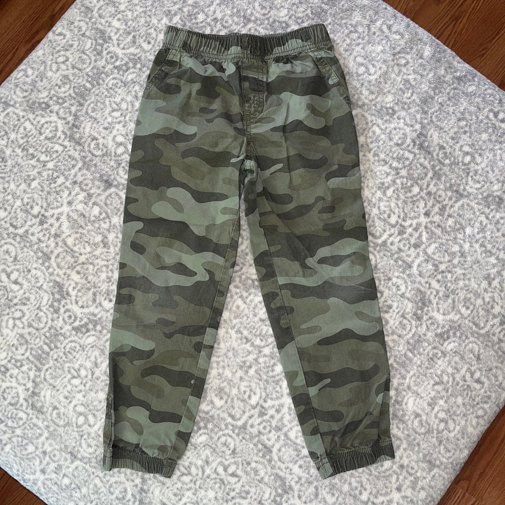 Boys Carter’s Camouflage Pants / Joggers 💚